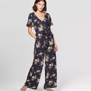 Xhilaration Floral Jumper size XL